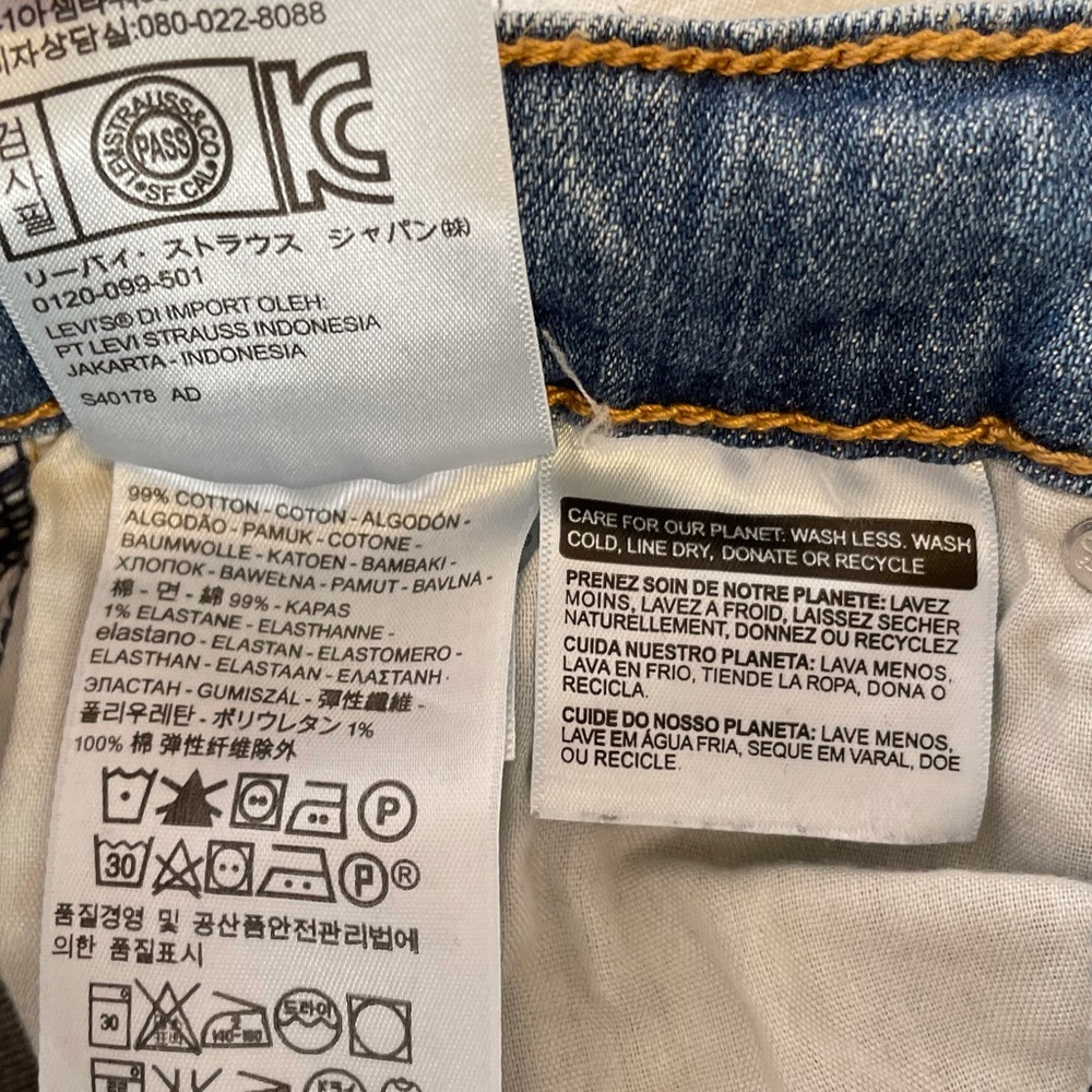 Levi’s High Waisted Flared Leg Jeans - Picture 9 of 16